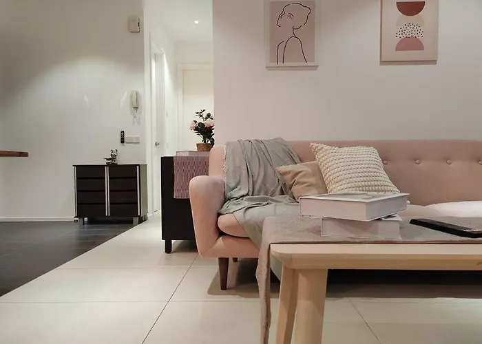 Arcoris Mont Kiara 18# Deluxe 2 Bedroom With Balcony Kl City #1-4Pax
