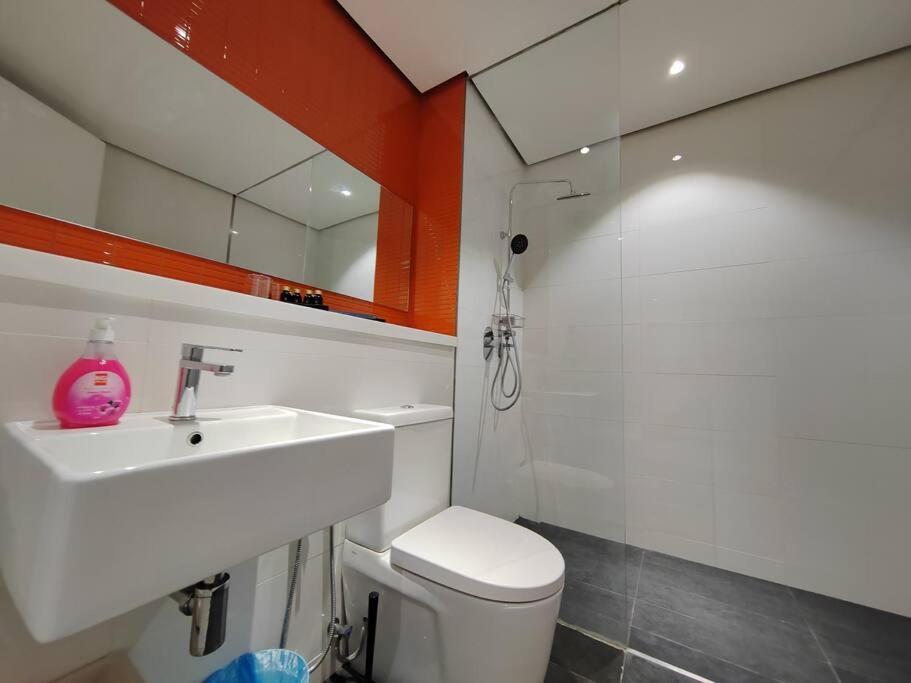 Pangsapuri Arcoris Mont Kiara 18# Deluxe 2 Bedroom With Balcony Kl #1-4pax *