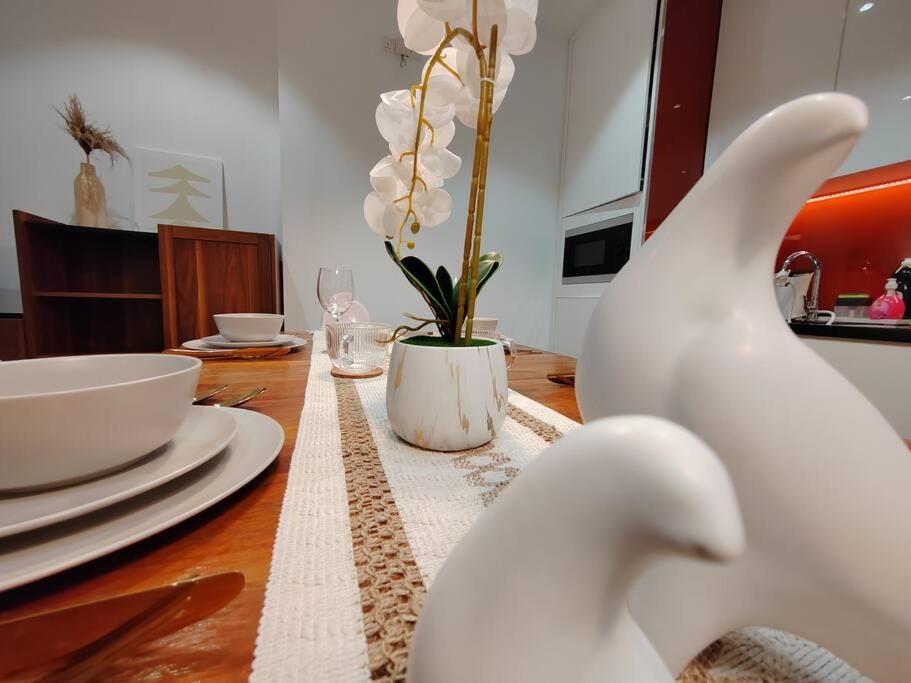 Arcoris Mont Kiara 18# Deluxe 2 Bedroom With Balcony Kl #1-4pax