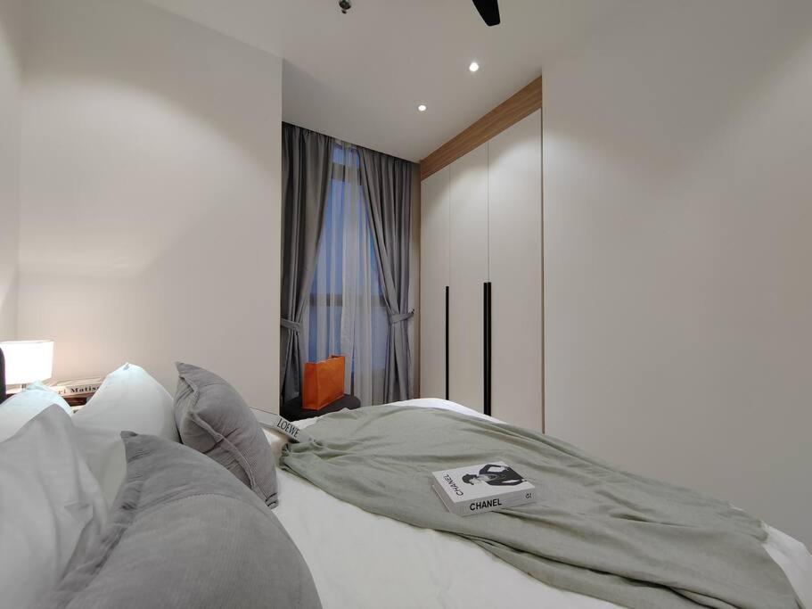 Arcoris Mont Kiara 18# Deluxe 2 Bedroom With Balcony Kl #1-4pax Kuala Lumpur