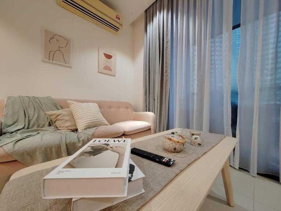 Arcoris Mont Kiara 18# Deluxe 2 Bedroom With Balcony Kl #1-4pax * Kuala Lumpur