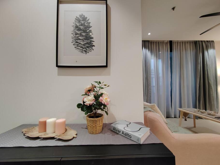 Arcoris Mont Kiara 18# Deluxe 2 Bedroom With Balcony Kl #1-4pax *