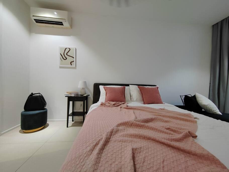Arcoris Mont Kiara 18# Deluxe 2 Bedroom With Balcony Kl #1-4pax Pangsapuri *