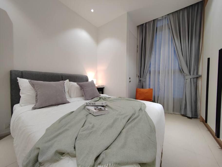 Arcoris Mont Kiara 18# Deluxe 2 Bedroom With Balcony Kl #1-4pax Kuala Lumpur