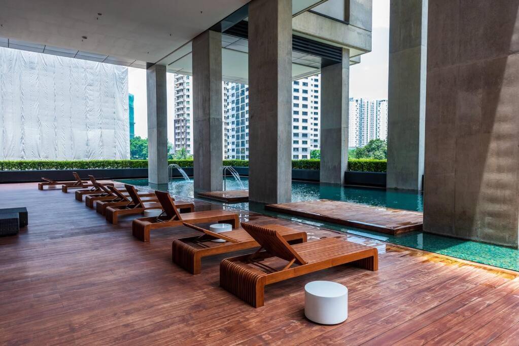 Arcoris Mont Kiara 18# Deluxe 2 Bedroom With Balcony Kl #1-4pax