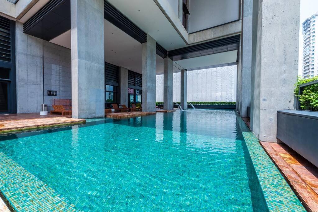 Arcoris Mont Kiara 18# Deluxe 2 Bedroom With Balcony Kl #1-4pax * Kuala Lumpur